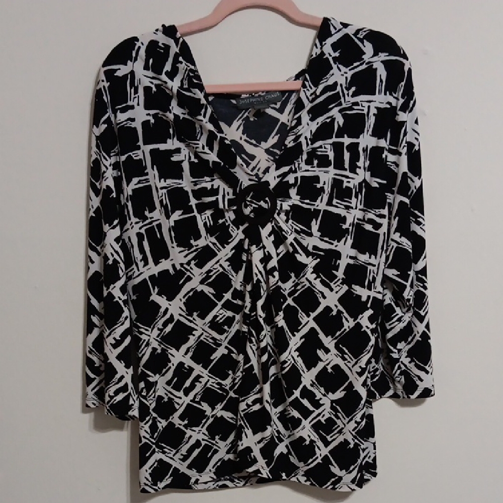 Black and White Blouse 26"-28" Inches Ptp